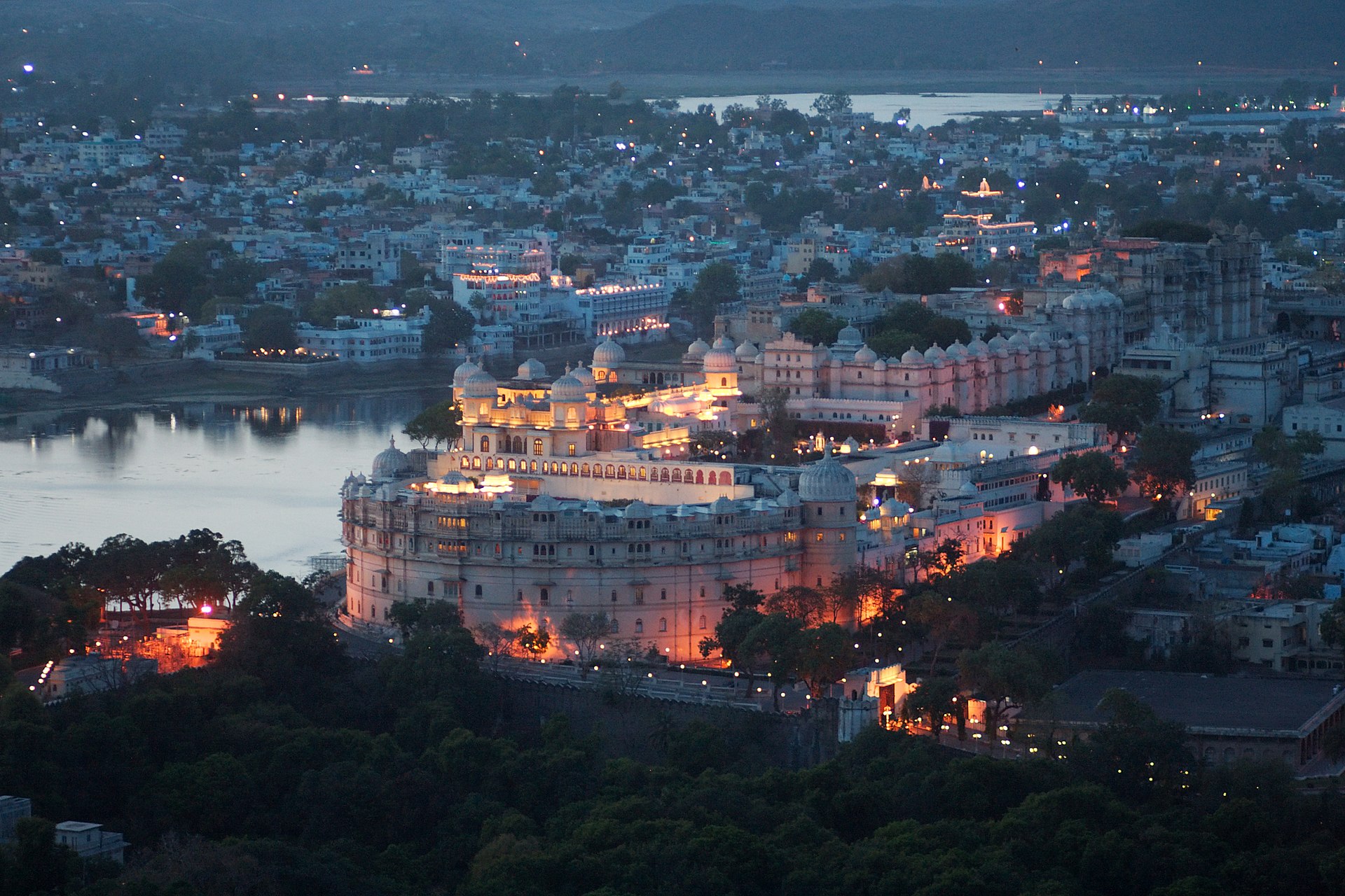 Udaipur (City of Lakes)